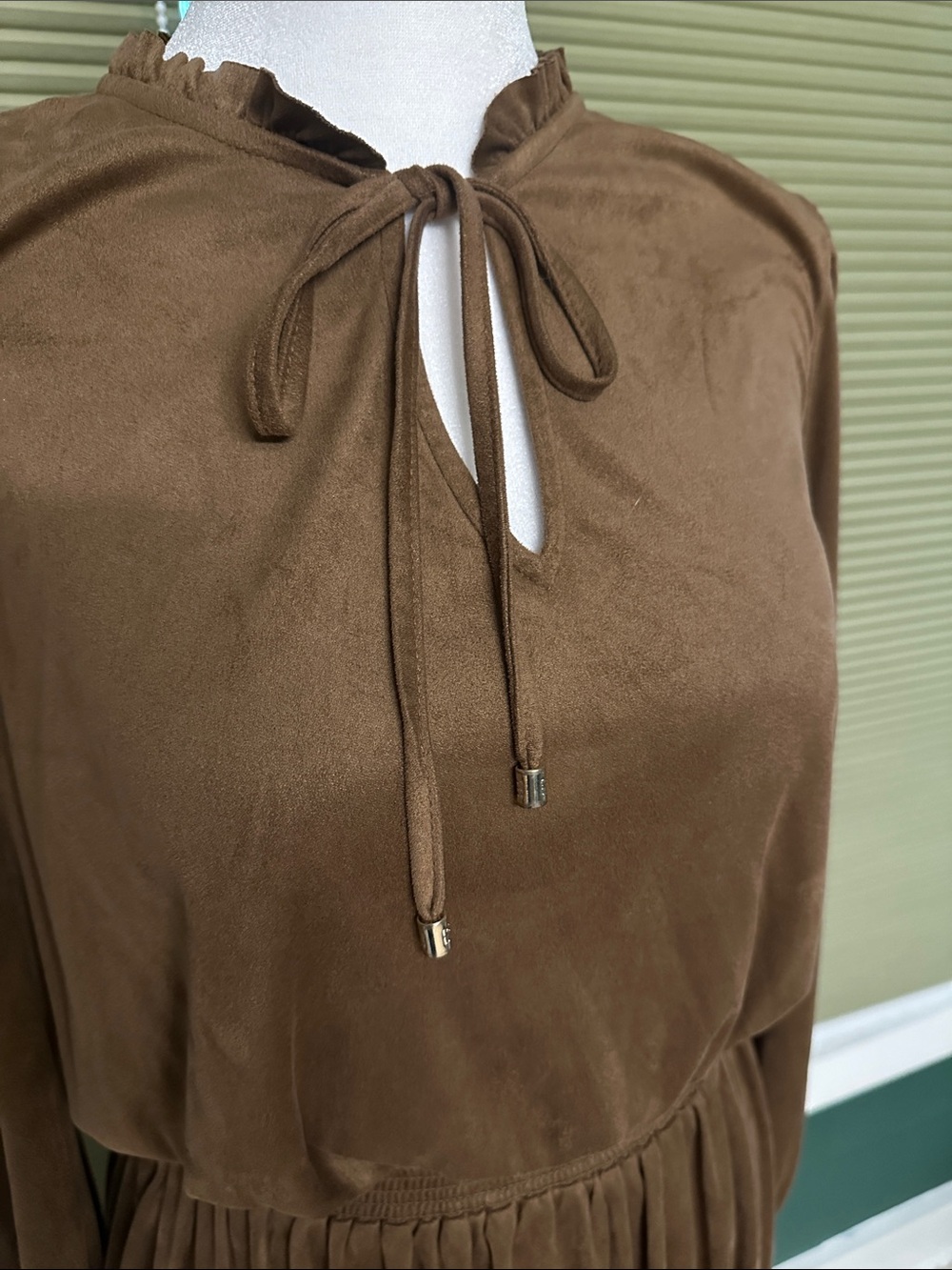 Tommy Hilifigure Long-Sleeve Brown Tie-Neck Dress - Picture 6 of 9